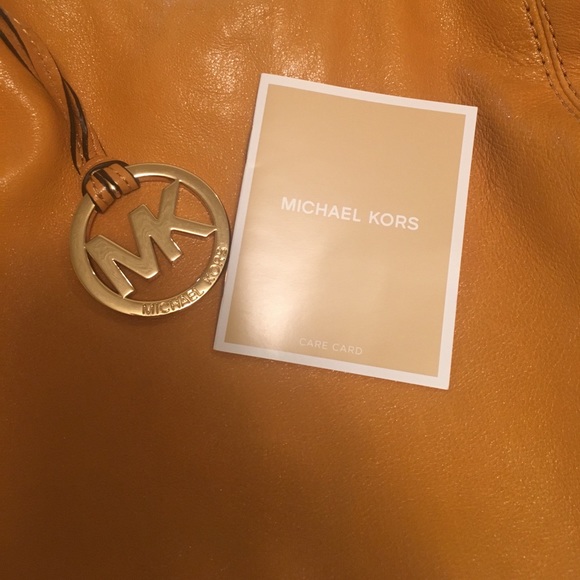 Michael Kors purse - Picture 6 of 8